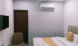 Fabhotel Red Pepper