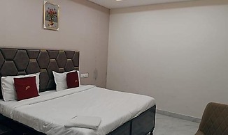Fabhotel Red Pepper