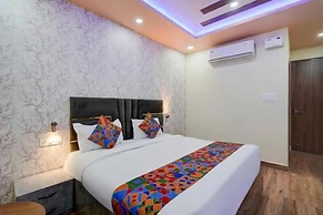Fabhotel Raas Plaza