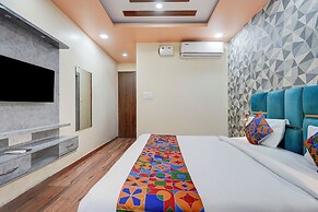 Fabhotel Raas Plaza