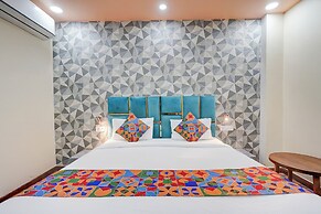 Fabhotel Raas Plaza