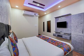 Fabhotel Raas Plaza