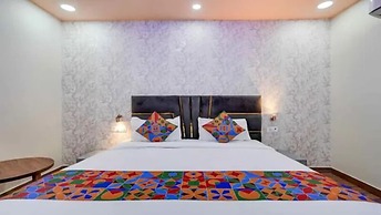 Fabhotel Raas Plaza