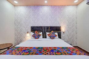 Fabhotel Raas Plaza