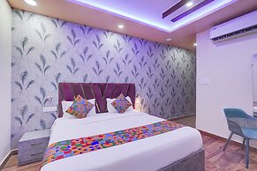 Fabhotel Raas Plaza