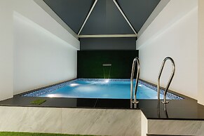Fabhotel Capital Inn
