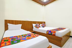 Fabhotel Ratna Palace I