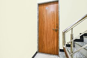 Fabhotel Ratna Palace I