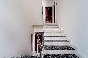 Fabhotel Elroi Suites