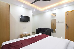 Fabhotel Royal Place