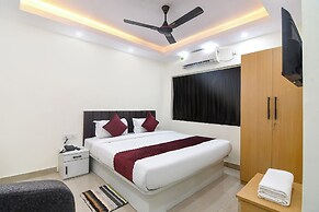 Fabhotel Royal Place