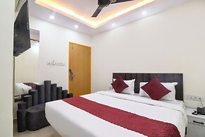 Fabhotel Royal Place