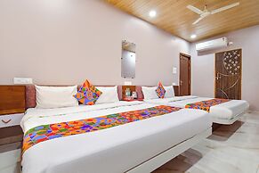 Fabhotel Kanha Palace
