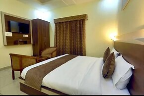 Fabhotel The Glory