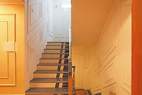 Fabhotel Dnu Palace