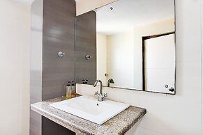 Fabhotel Park Street Inn