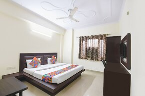 Via Aura Palace