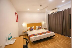 Fabhotel Aura Palace
