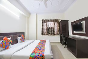 Via Aura Palace