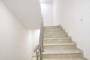 Via Aura Palace