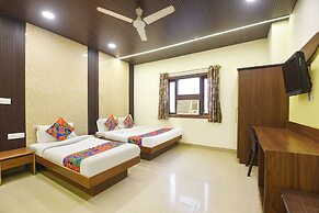 Via Aura Palace