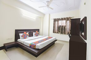 Via Aura Palace
