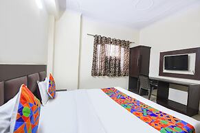 Via Aura Palace