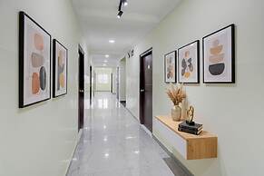 FabHotel Honey Grand - 400m From Yashoda Hospitals, Hitech City.
