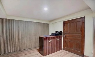 Fabhotel Lorung Residency