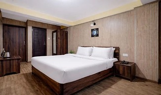 Fabhotel Lorung Residency