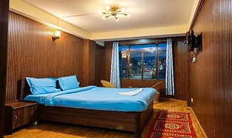 Fabhotel Lorung Residency