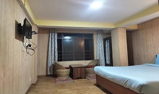 Fabhotel Lorung Residency