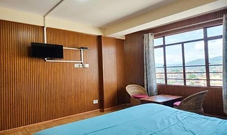 Fabhotel Lorung Residency