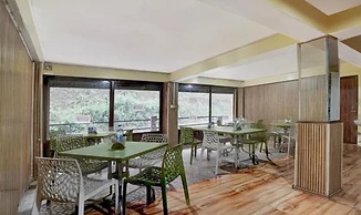 Fabhotel Lorung Residency
