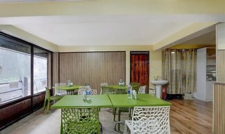 Fabhotel Lorung Residency
