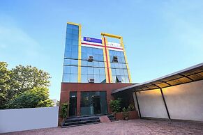 Fabhotel Divine