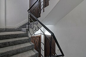 Fabhotel Kings Palace