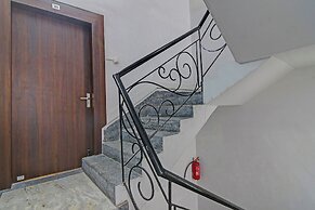 Fabhotel Kings Palace
