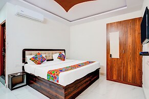 Fabhotel Royal Garuda Palace