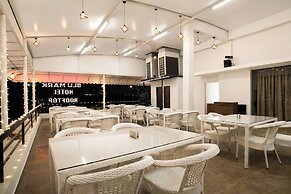Fabhotel Blu Mark