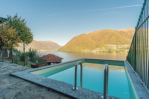 Villa Regina Retreat With Pool & Lake View