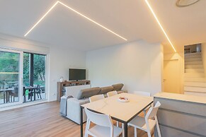 Villa Regina Retreat With Pool & Lake View
