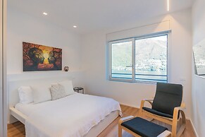 Villa Regina Retreat With Pool & Lake View