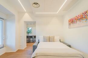 Villa Regina Retreat With Pool & Lake View