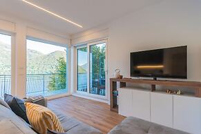 Villa Regina Retreat With Pool & Lake View