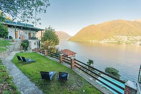 Villa Regina Retreat With Pool & Lake View