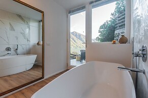 Villa Regina Retreat With Pool & Lake View