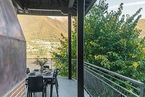 Villa Regina Retreat With Pool & Lake View