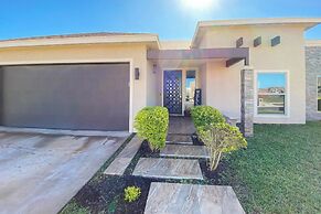 4BR Retreat w/ Backyard Oasis - Pool & Patio