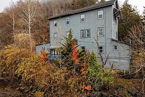 Dog-friendly, Riverfront 10br w/ Games Galore